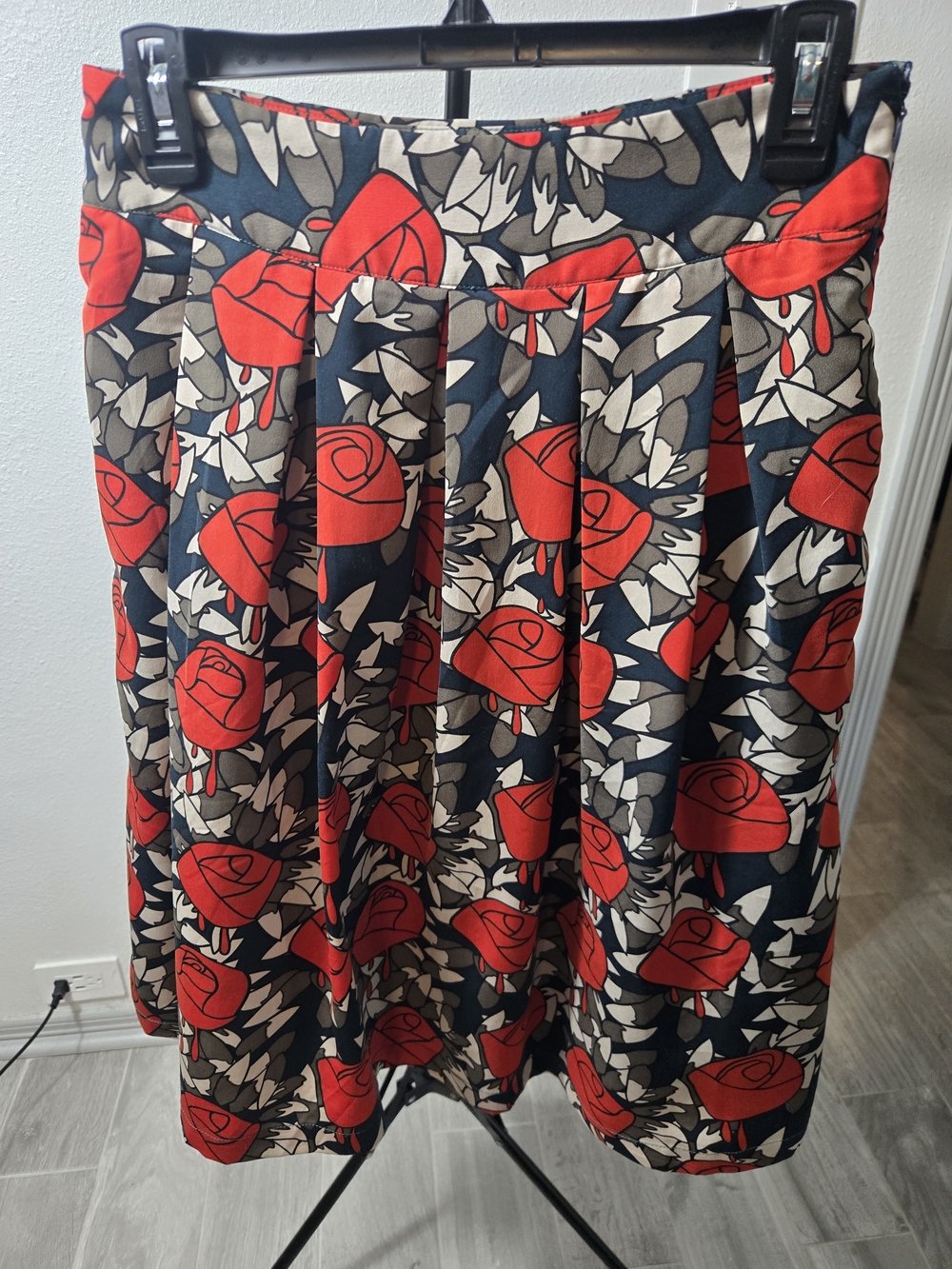 Red Rose Print Pleated Midi Skirt